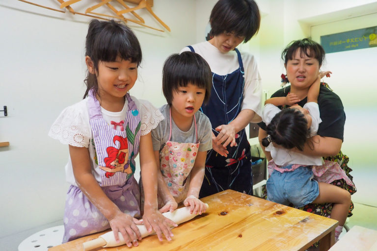 修学旅行の生徒さんたち 手打ちうどん作り体験教室 2019年5月 20190608-4.jpg – イリコスキー製麺所
