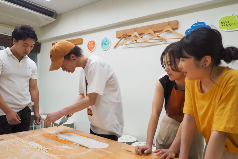 修学旅行の生徒さんたち 手打ちうどん作り体験教室 2019年5月 20190702-2.jpg – イリコスキー製麺所