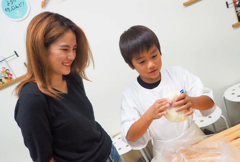 修学旅行の生徒さんたち 手打ちうどん作り体験教室 2019年5月 20190706-3.jpg – イリコスキー製麺所