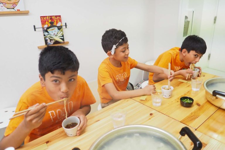 修学旅行の生徒さんたち 手打ちうどん作り体験教室 2019年5月 20190707-3.jpg – イリコスキー製麺所
