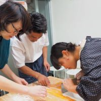 ハワイからのお土産を 手打ちうどん作り体験教室 2019年7月 20190714-3.jpg – イリコスキー製麺所