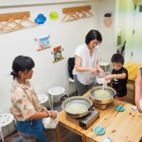 ハワイからのお土産を 手打ちうどん作り体験教室 2019年7月 20190714-4.jpg – イリコスキー製麺所