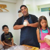 ハワイからのお土産を 手打ちうどん作り体験教室 2019年7月 20190714-5.jpg – イリコスキー製麺所