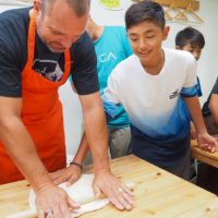 ハワイからのお土産を 手打ちうどん作り体験教室 2019年7月 20190714-6.jpg – イリコスキー製麺所