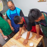 ハワイからのお土産を 手打ちうどん作り体験教室 2019年7月 20190714-7.jpg – イリコスキー製麺所