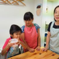 手のひらビチャビチャ！気持ち悪いっ！ 手打ちうどん作り体験教室 2019年7月 20190727-2.jpg – イリコスキー製麺所