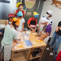 じゃあ英語でやってください！テキストも英語の！ 手打ちうどん作り体験教室 2019年7月 20190728-4.jpg – イリコスキー製麺所