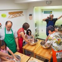 海外から、親子3代おそろいで 手打ちうどん作り体験教室 2019年8月 20190803-4.jpg – イリコスキー製麺所