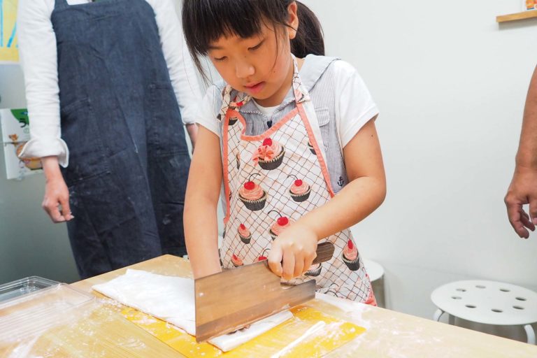 毎年、いつもありがとうございます！ 手打ちうどん作り体験教室 2019年8月 20190812-2.jpg – イリコスキー製麺所
