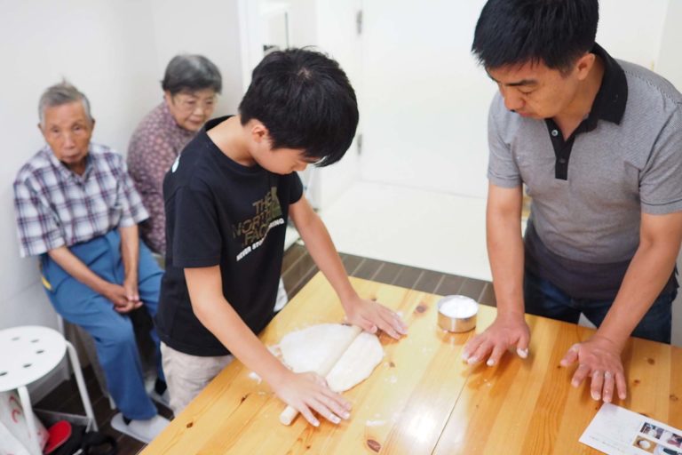 毎年、いつもありがとうございます！ 手打ちうどん作り体験教室 2019年8月 20190914-2.jpg – イリコスキー製麺所