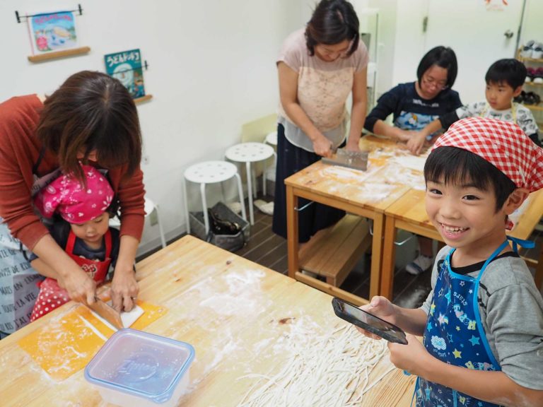 毎年、いつもありがとうございます！ 手打ちうどん作り体験教室 2019年8月 20191014-1.jpg – イリコスキー製麺所
