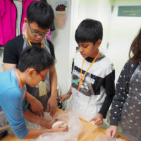 The most important keyword for making udon is “Gyuuuu!” 手打ちうどん作り体験教室 2019年12月 20191203-5.jpg – イリコスキー製麺所