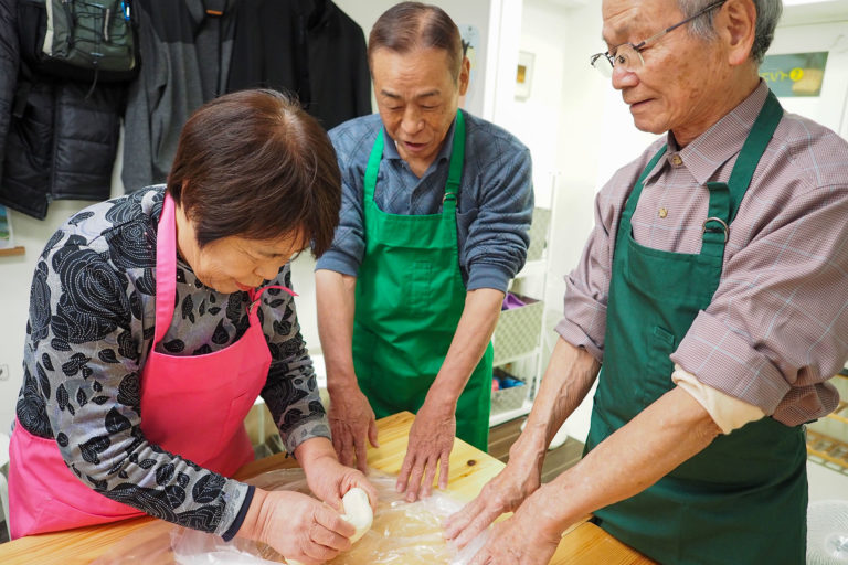 振替休日にはうどん作り！ 手打ちうどん作り体験教室 2019年11月 20191210-2.jpg – イリコスキー製麺所