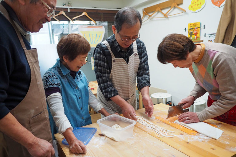 振替休日にはうどん作り！ 手打ちうどん作り体験教室 2019年11月 20191210-5.jpg – イリコスキー製麺所