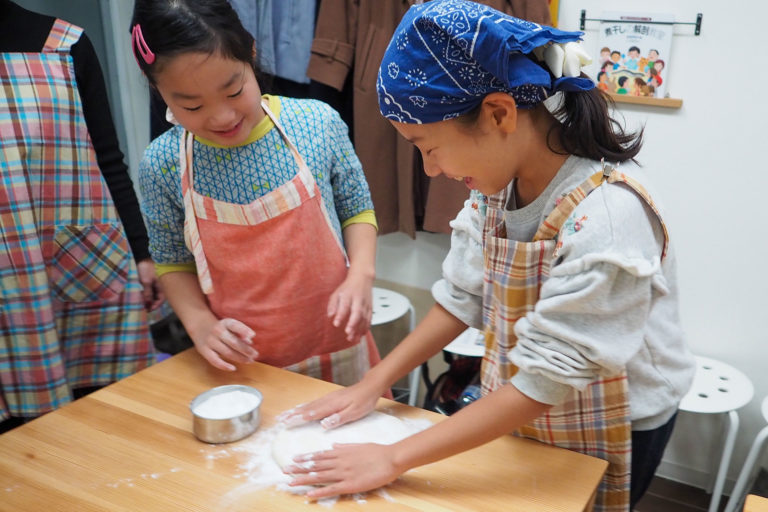 振替休日にはうどん作り！ 手打ちうどん作り体験教室 2019年11月 20191214-2.jpg – イリコスキー製麺所