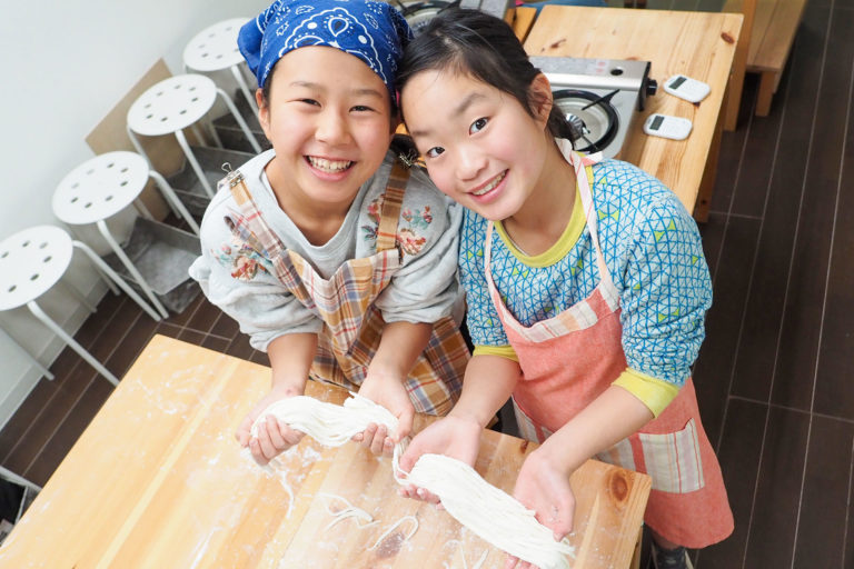 振替休日にはうどん作り！ 手打ちうどん作り体験教室 2019年11月 20191214-4.jpg – イリコスキー製麺所