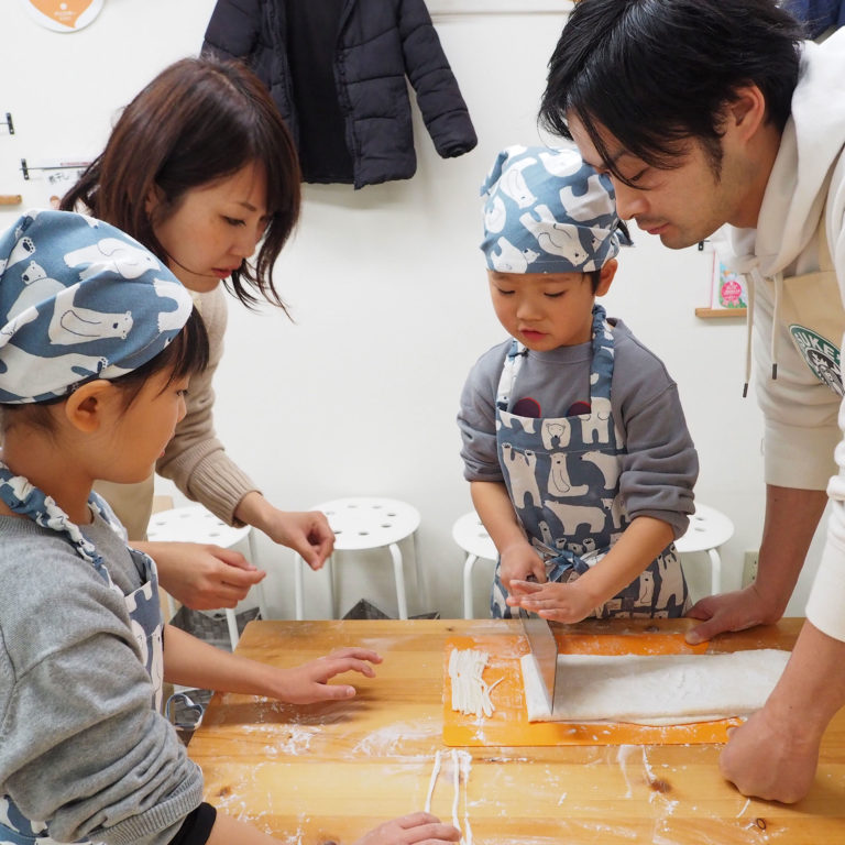 振替休日にはうどん作り！ 手打ちうどん作り体験教室 2019年11月 20191227-5.jpg – イリコスキー製麺所
