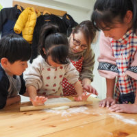 お姉ちゃんがいるからなんでもできちゃう！ 手打ちうどん作り体験教室 2020年1月 20200112-3.jpg – イリコスキー製麺所