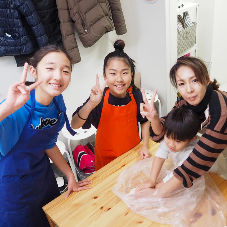 大人も子どももしっかり楽しんで 手打ちうどん作り体験教室 2019年12月 20200202.jpg – イリコスキー製麺所