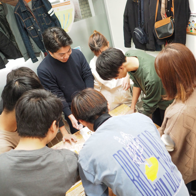 大人も子どももしっかり楽しんで 手打ちうどん作り体験教室 2019年12月 20200211-8.jpg – イリコスキー製麺所