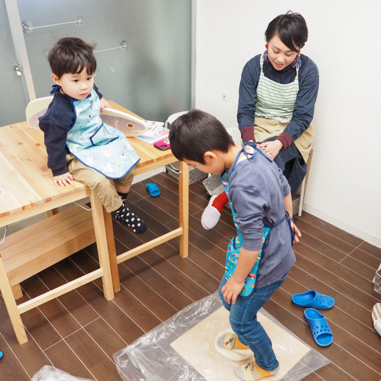 大人も子どももしっかり楽しんで 手打ちうどん作り体験教室 2019年12月 20200216-1.jpg – イリコスキー製麺所