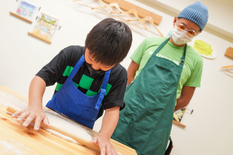 かわいらしいお客様が少しずつ 手打ちうどん作り体験教室 2020年6月 20200723-4.jpg – イリコスキー製麺所