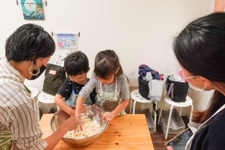 かわいらしいお客様が少しずつ 手打ちうどん作り体験教室 2020年6月 20201101-1.jpg – イリコスキー製麺所