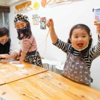 所長の分までお手伝い、ありがとう 手打ちうどん作り体験教室 2021年2月 20210223-2.jpg – イリコスキー製麺所