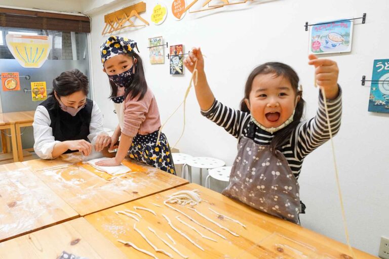 所長の分までお手伝い、ありがとう 手打ちうどん作り体験教室 2021年2月 20210223-2.jpg – イリコスキー製麺所