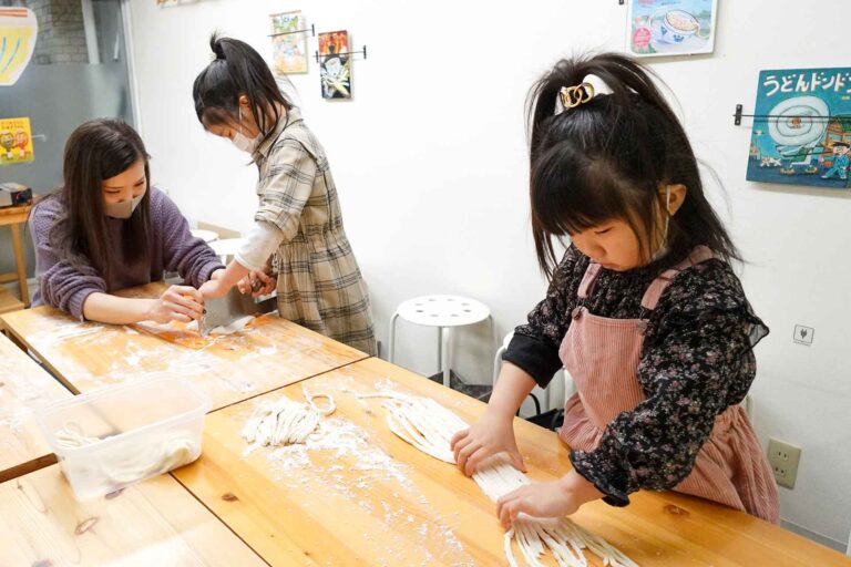 所長の分までお手伝い、ありがとう 手打ちうどん作り体験教室 2021年2月 20210226-1.jpg – イリコスキー製麺所