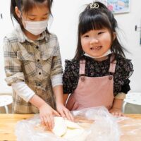 姉妹二人で協力して 手打ちうどん作り体験教室 2021年2月 20210226-2.jpg – イリコスキー製麺所