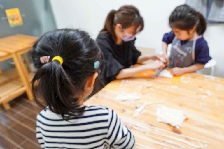 所長の分までお手伝い、ありがとう 手打ちうどん作り体験教室 2021年2月 20210305-1.jpg – イリコスキー製麺所