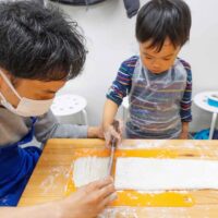 もしかして初めての包丁かな？ 手打ちうどん作り体験教室 2021年3月 20210306-4.jpg – イリコスキー製麺所