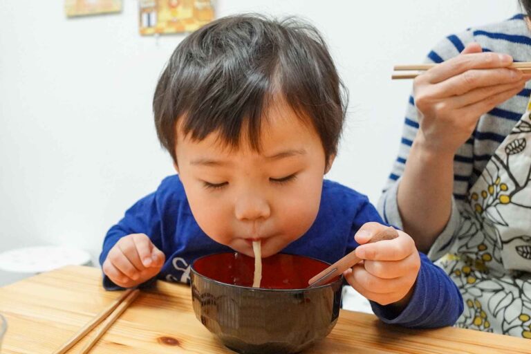 所長の分までお手伝い、ありがとう 手打ちうどん作り体験教室 2021年2月 20210315-5.jpg – イリコスキー製麺所