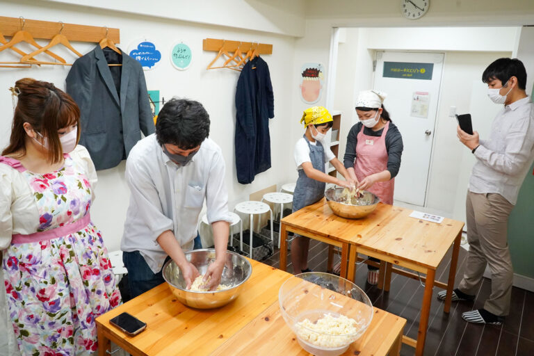 所長の分までお手伝い、ありがとう 手打ちうどん作り体験教室 2021年2月 20220429-102023-a7c-00-1.jpg – イリコスキー製麺所