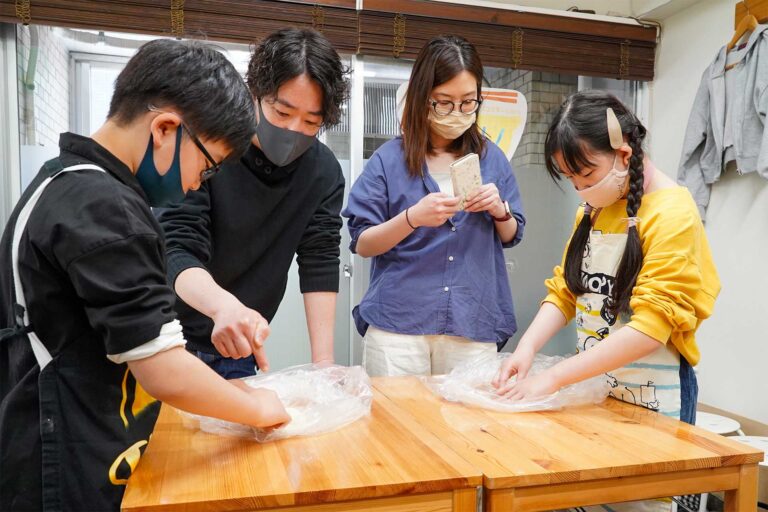 所長の分までお手伝い、ありがとう 手打ちうどん作り体験教室 2021年2月 20220504-103726-a7c-00.jpg – イリコスキー製麺所