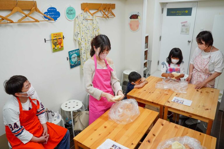 所長の分までお手伝い、ありがとう 手打ちうどん作り体験教室 2021年2月 20220504-144252-a7c-00.jpg – イリコスキー製麺所