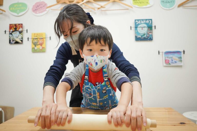 所長の分までお手伝い、ありがとう 手打ちうどん作り体験教室 2021年2月 20221113-150038-a7c-00.jpg – イリコスキー製麺所
