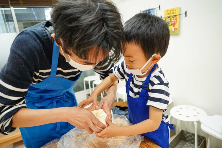 所長の分までお手伝い、ありがとう 手打ちうどん作り体験教室 2021年2月 20221125-141752-a7c-00.jpg – イリコスキー製麺所