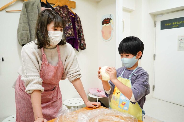所長の分までお手伝い、ありがとう 手打ちうどん作り体験教室 2021年2月 20221204-143143-a7c-00.jpg – イリコスキー製麺所