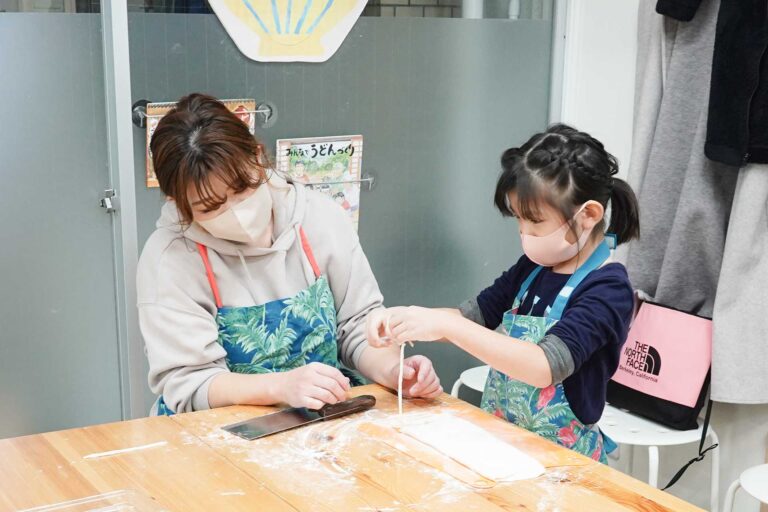 所長の分までお手伝い、ありがとう 手打ちうどん作り体験教室 2021年2月 20221204-151254-a7c-00.jpg – イリコスキー製麺所