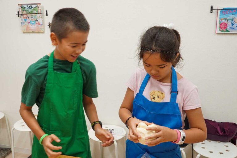 生地のお団子を作るのはちょっと難しい。
お兄ちゃんのやさしいお顔といったら。