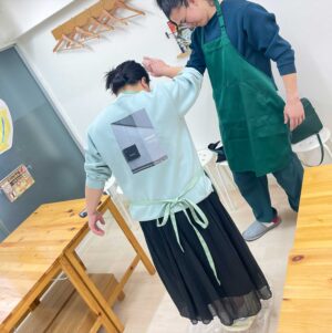 連休の合間もお越しいただいて 手打ちうどん作り体験教室 2025年5月 IMG_0298-2.jpg – イリコスキー製麺所
