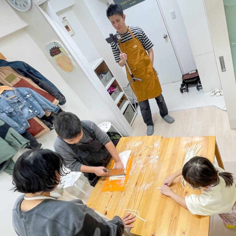 「前は生地を踏めませんでした」 手打ちうどん作り体験教室 2025年3月 0.jpg – イリコスキー製麺所