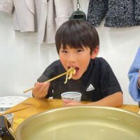 「楽しい!」が止まらない、小学2年生のうどん打ち体験 手打ちうどん作り体験教室 2025年11月 2-1.jpg – イリコスキー製麺所