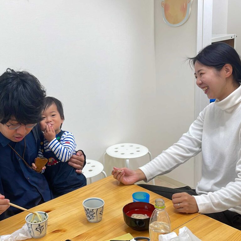 1歳さんも参加OK！家族で楽しむうどん作り体験 手打うどん作り体験教室 2025年10月 2-3.jpg – イリコスキー製麺所