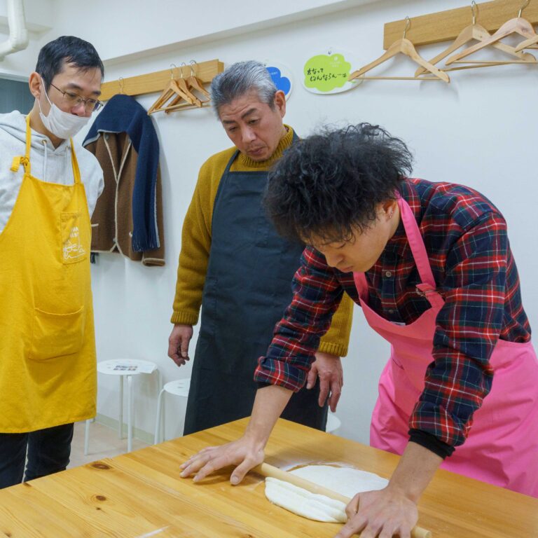 冬休み最終日に、大阪の大きなうどん屋さんがご来店 手打ちうどん作り体験教室 2026年1月 A6407912-1.jpg – イリコスキー製麺所